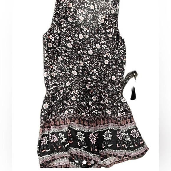 American Eagle Romper Ditsy Floral Romper Women’s Size XS Boho black pink - Picture 1 of 4